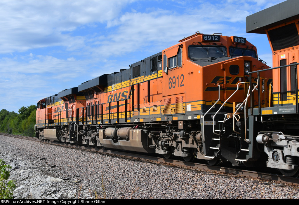 BNSF 6912 Roster shot